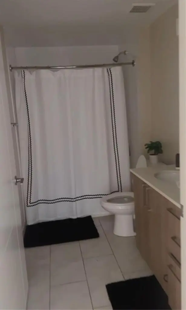 I am looking for a roommate - $1350