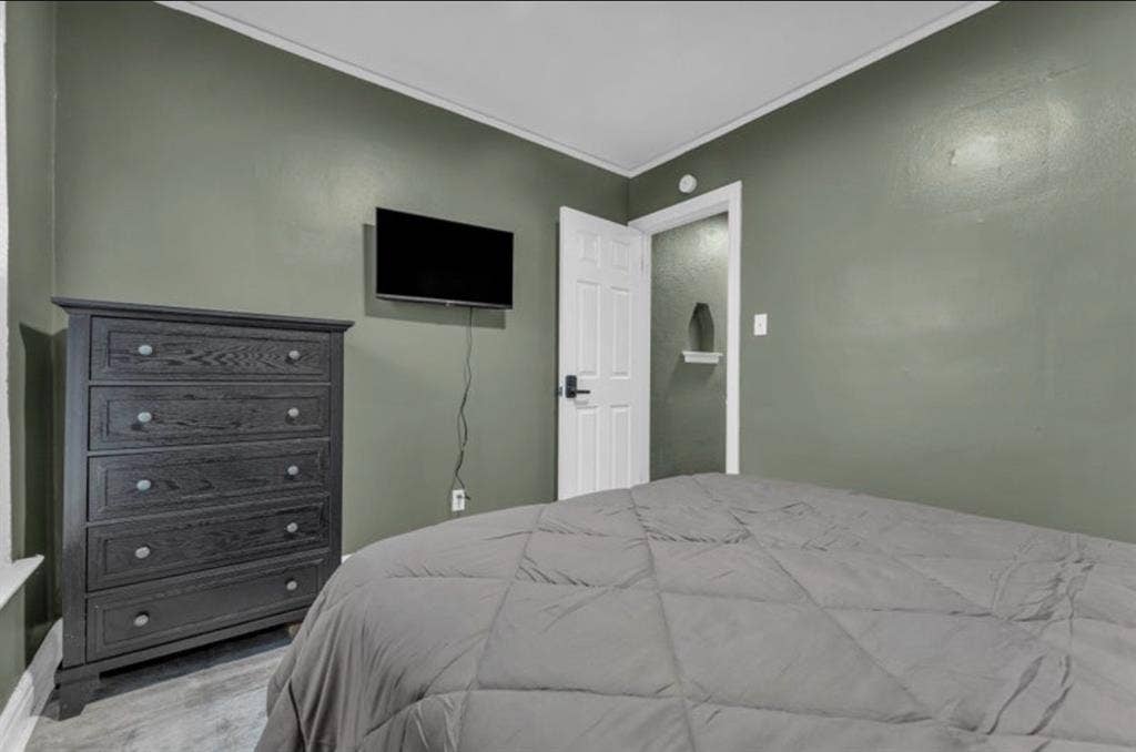 Shared room and private room open.