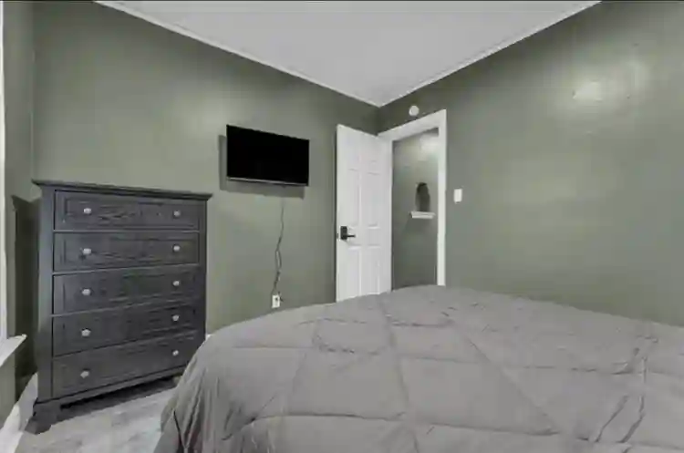 Shared room and private room open.