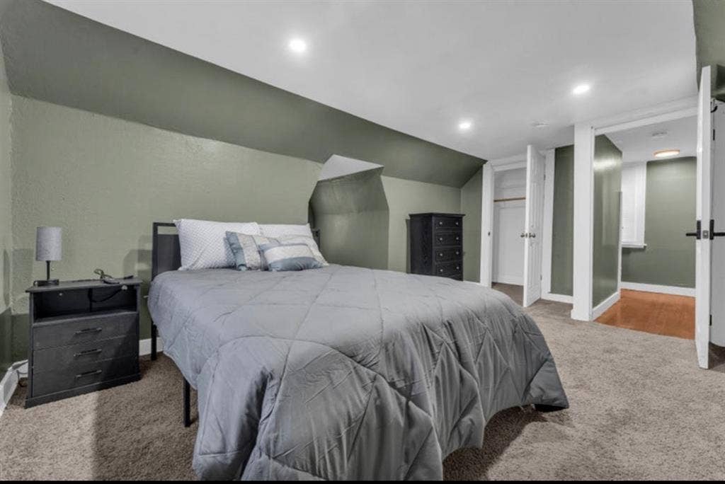 Shared room and private room open.