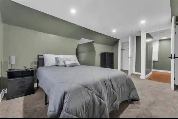Shared room and private room open.