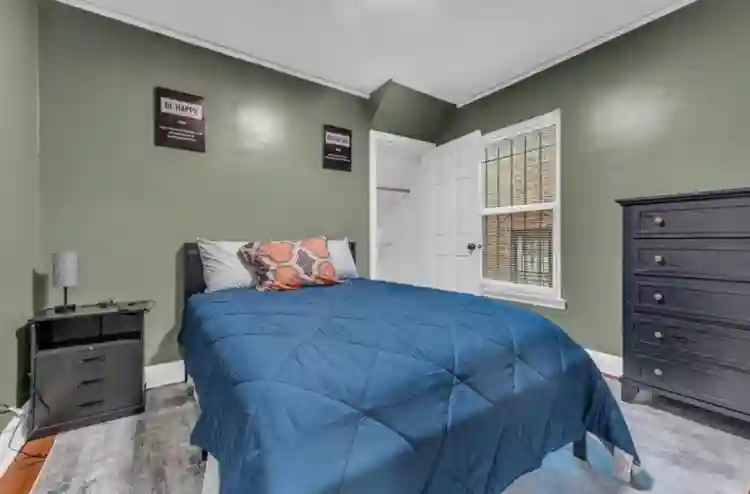 Shared room and private room open.
