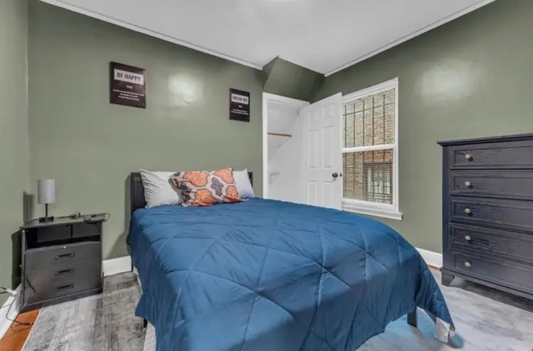 Shared room and private room open.
