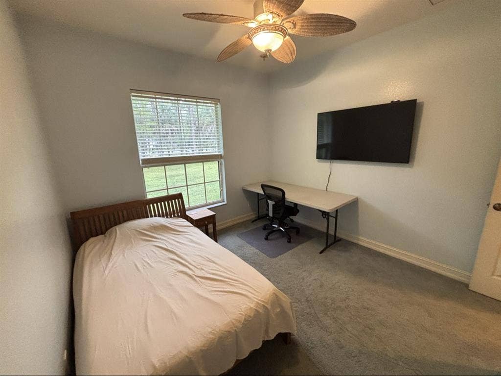 Rooms available in Naples!