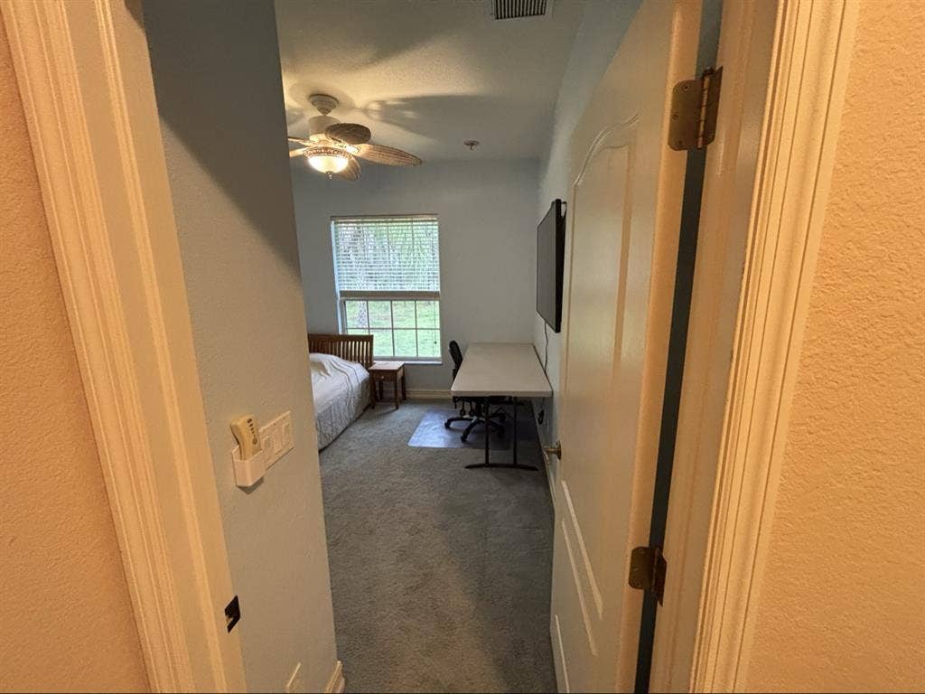 Rooms available in Naples!
