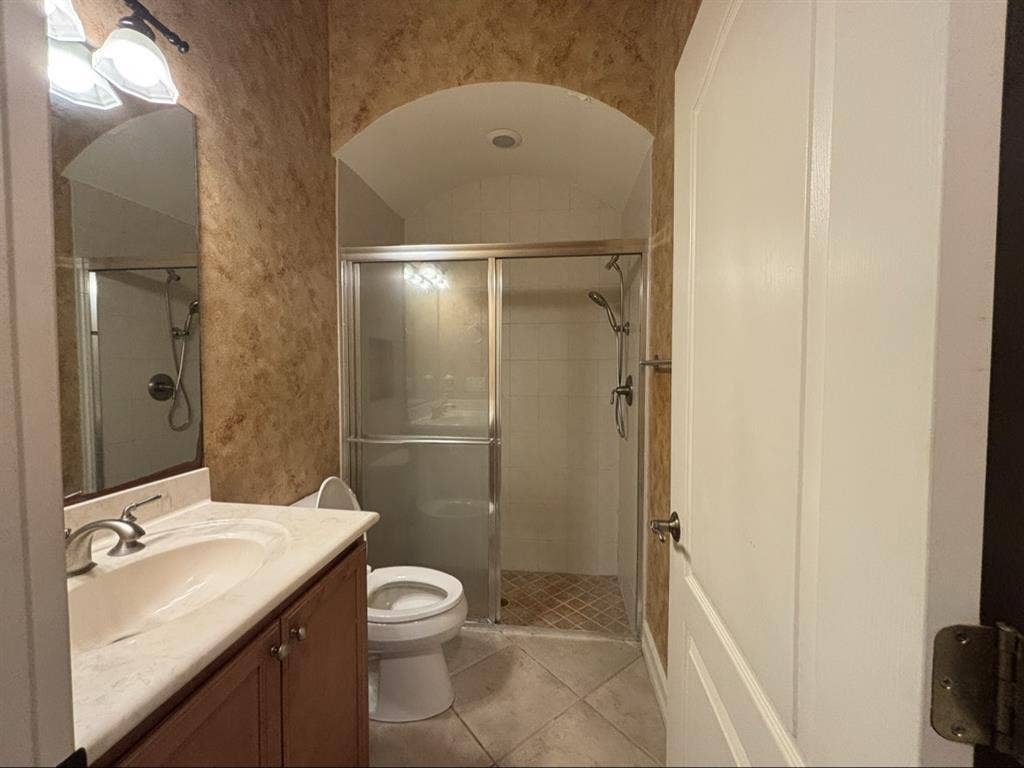 Rooms available in Naples!