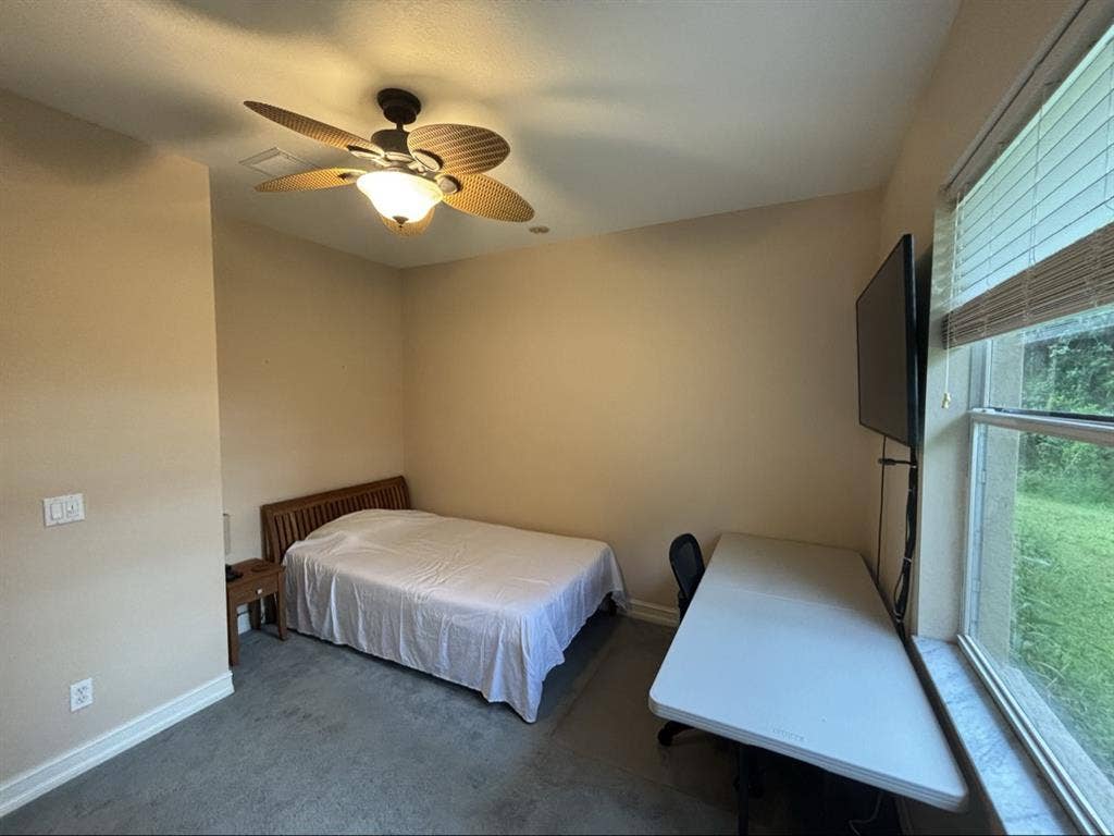 Rooms available in Naples!