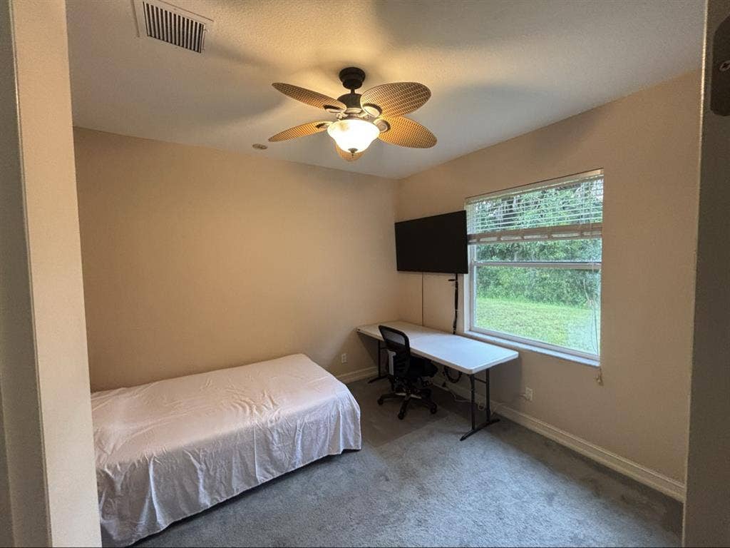 Rooms available in Naples!