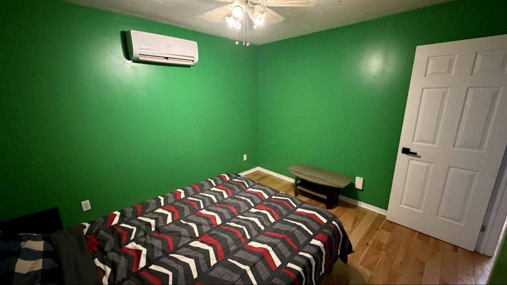Room for rent (green bedroom)