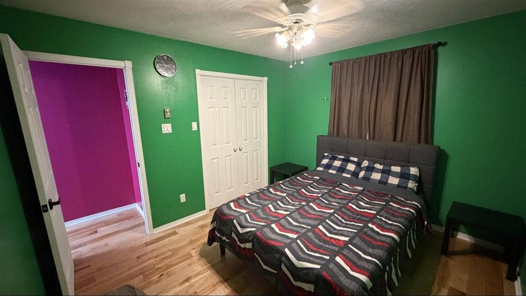 Room for rent (green bedroom)