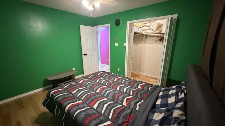 Room for rent (green bedroom)