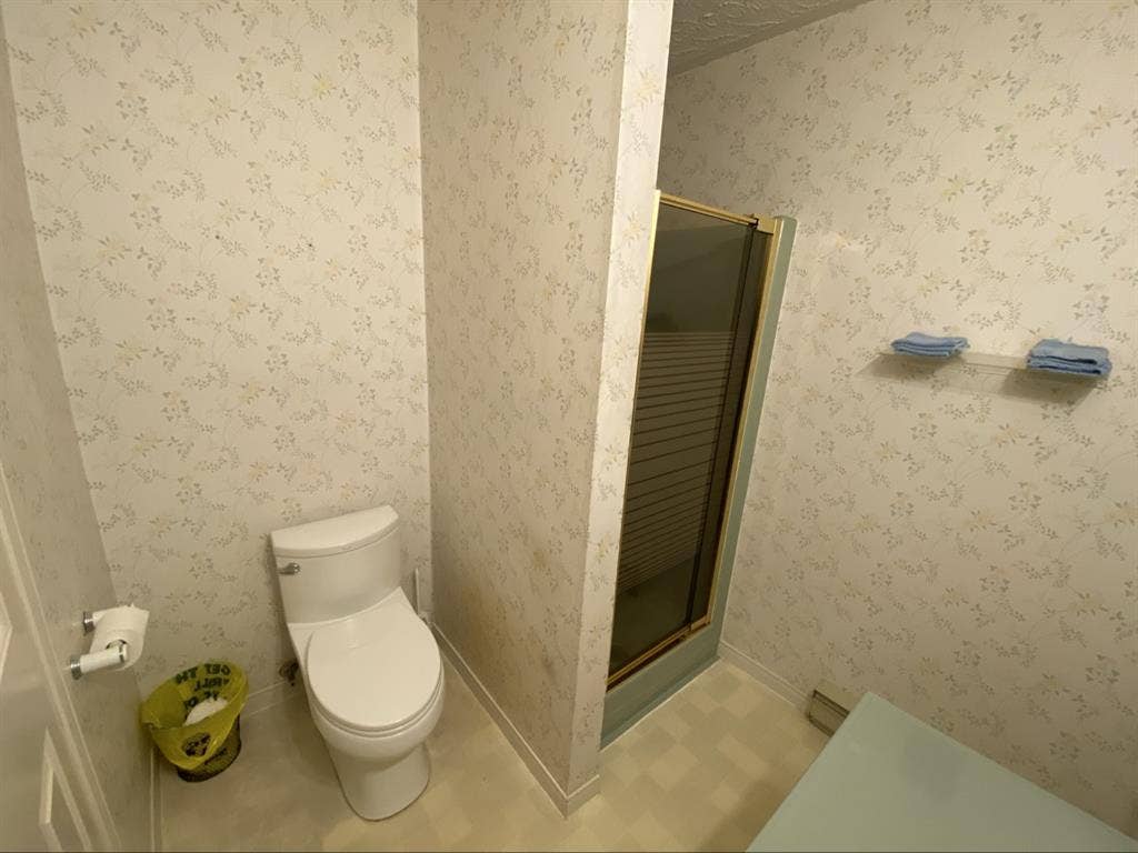 Room for rent (green bedroom)