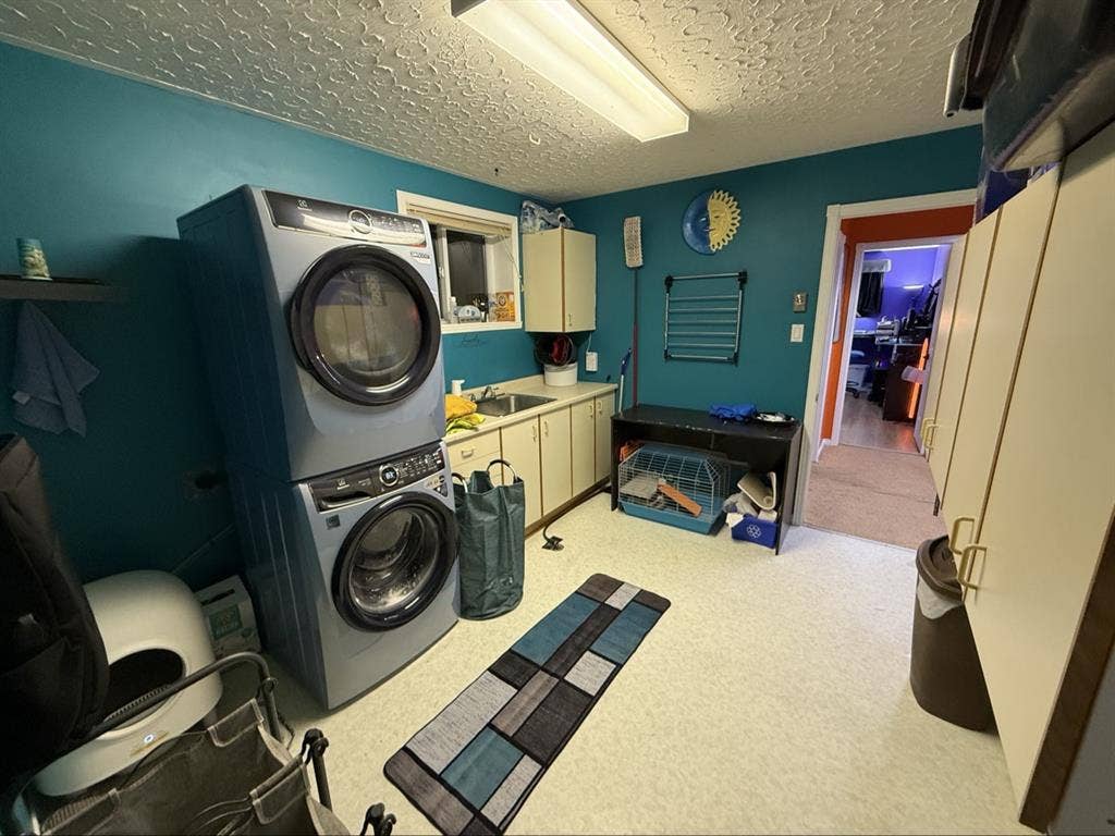 Room for rent (green bedroom)