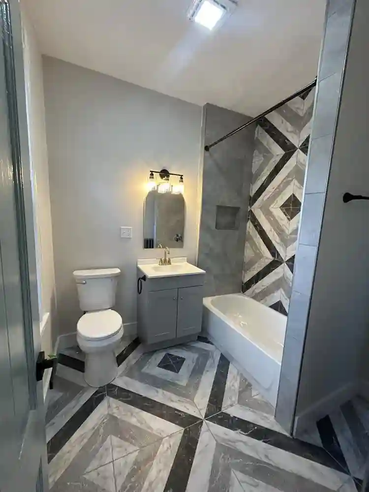 LOOKING FOR ROOMMATES