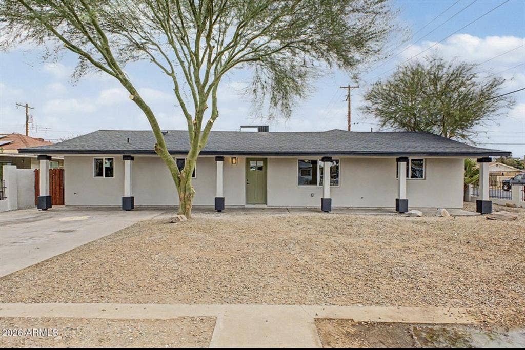 Elegantly remodeled home. room rent