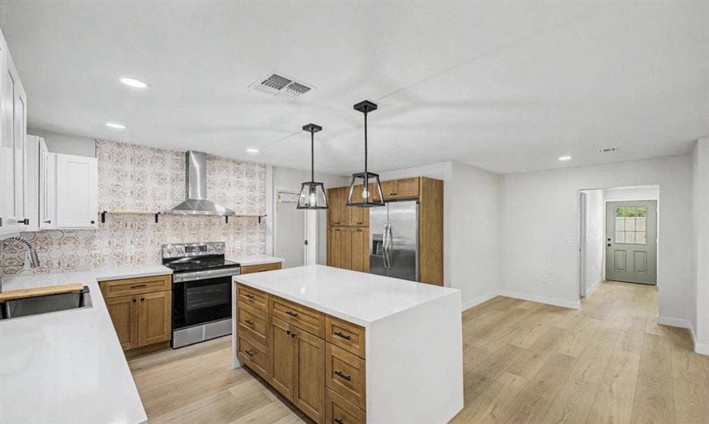 Elegantly remodeled home. room rent