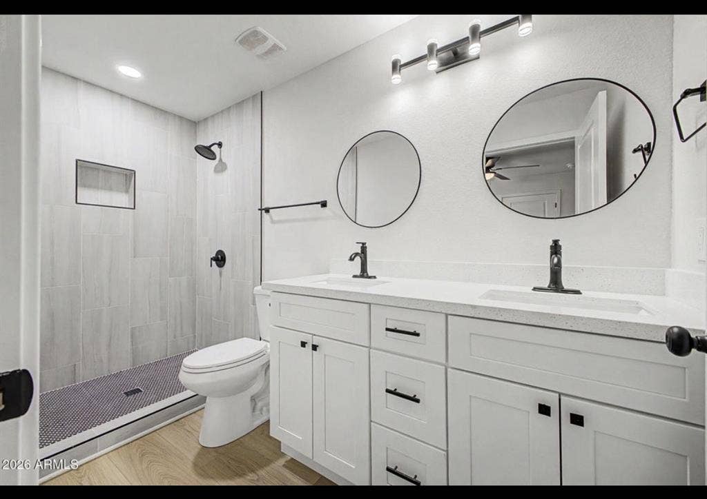 Elegantly remodeled home. room rent