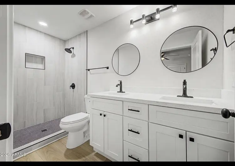 Elegantly remodeled home. room rent