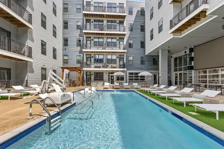 5x5 TENN Apartment Available