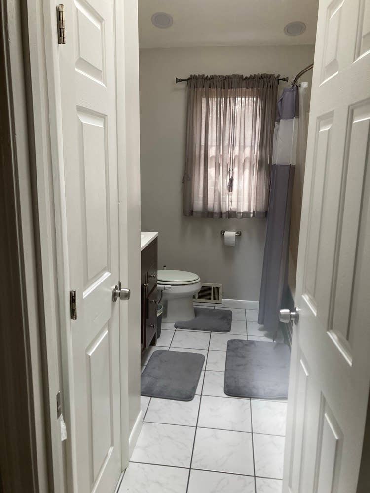 Looking for roomate
