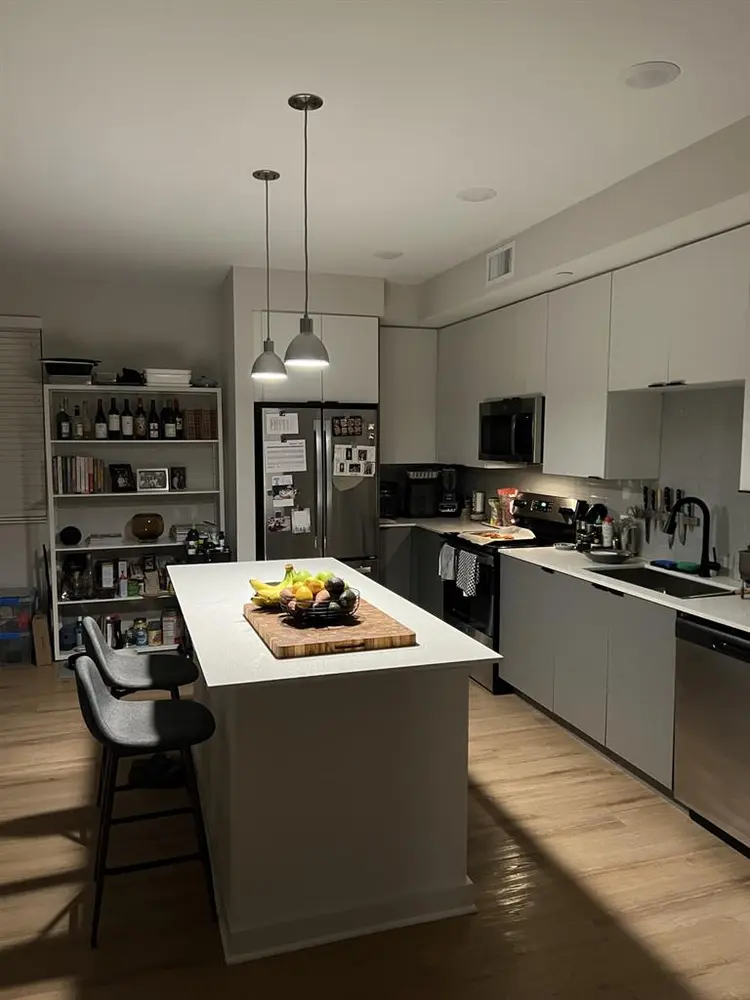 Bedroom/Bathroom