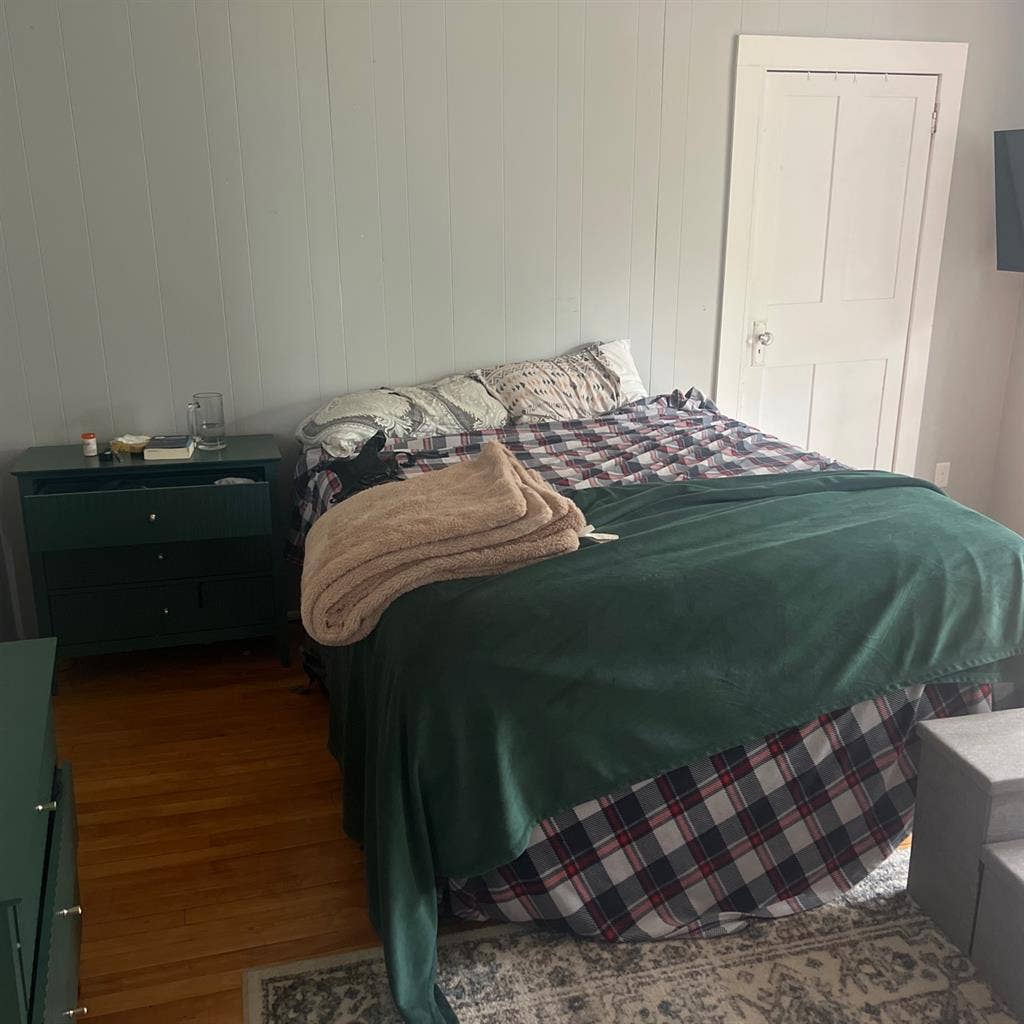 Large bedroom with lots of lighting