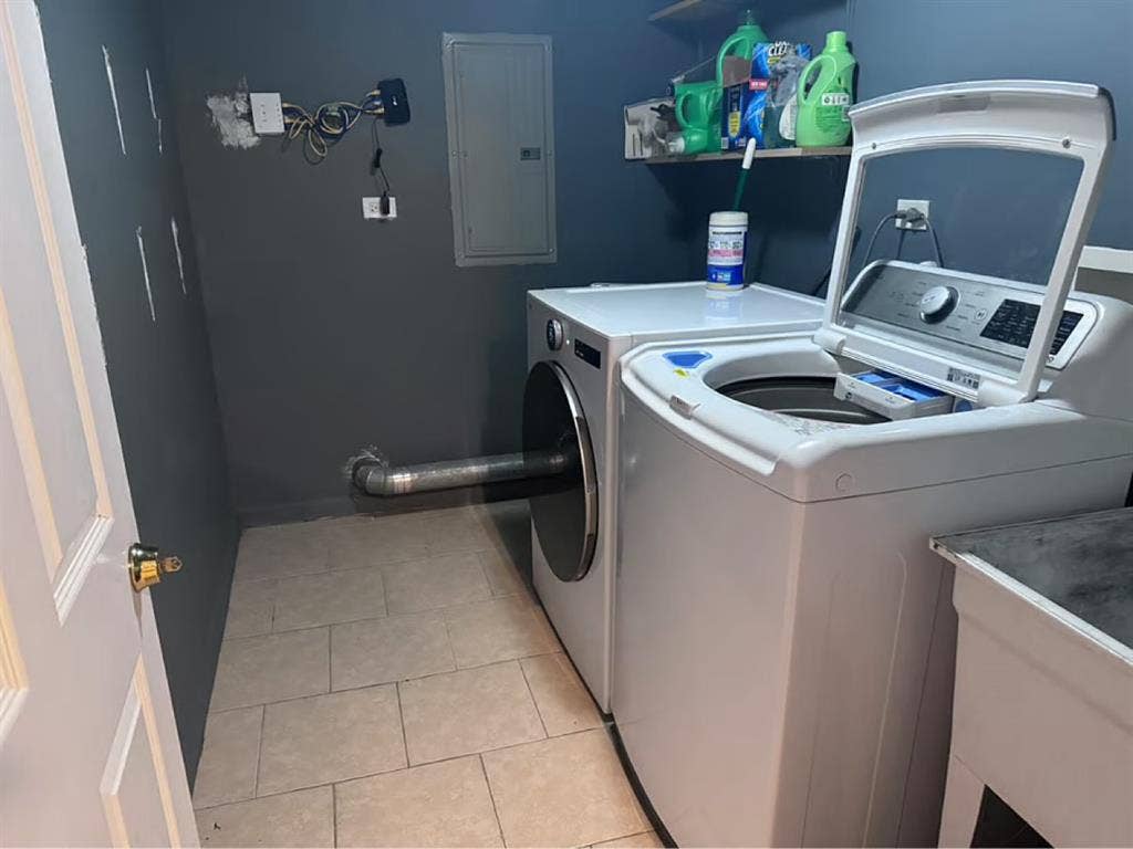 Fully furnished room for rent