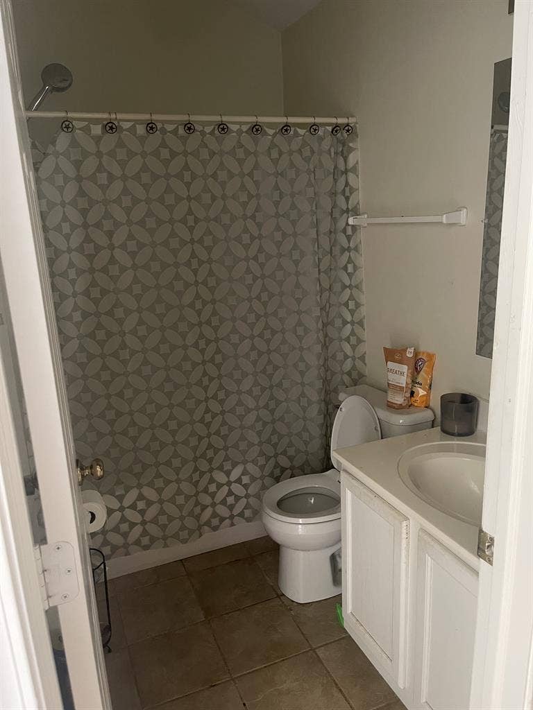 NW Indy- Looking for a roommate!