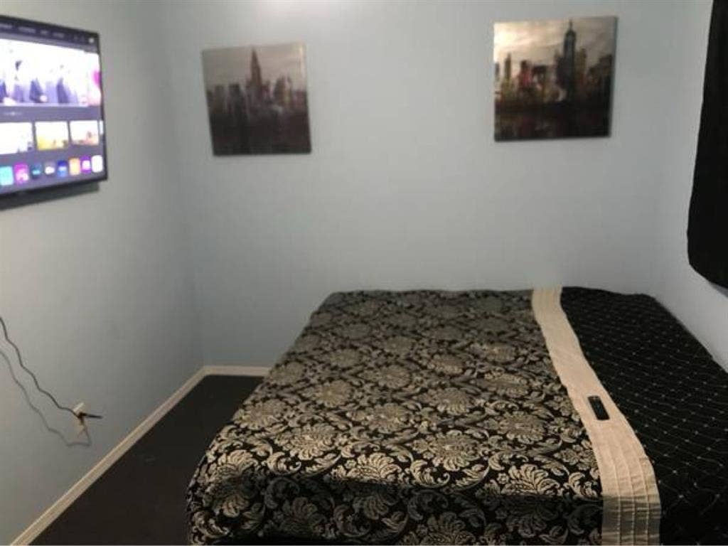Room for rent in Armona
