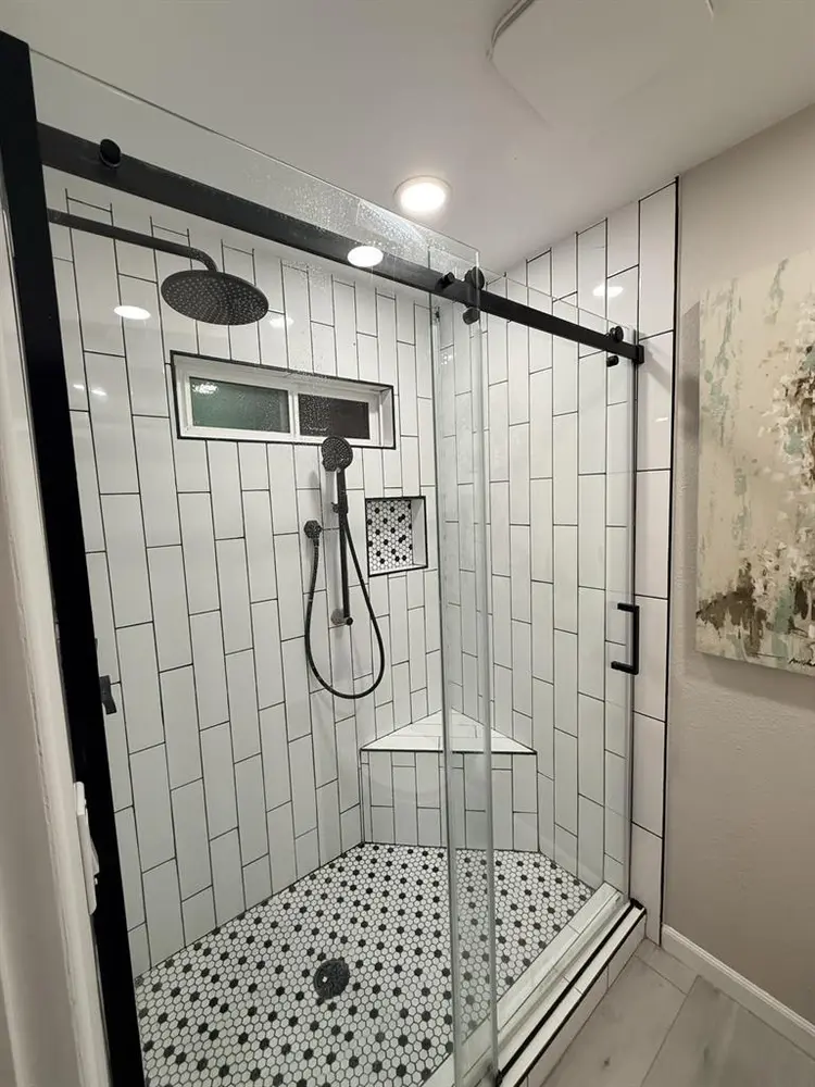 One bed room and private bathroom