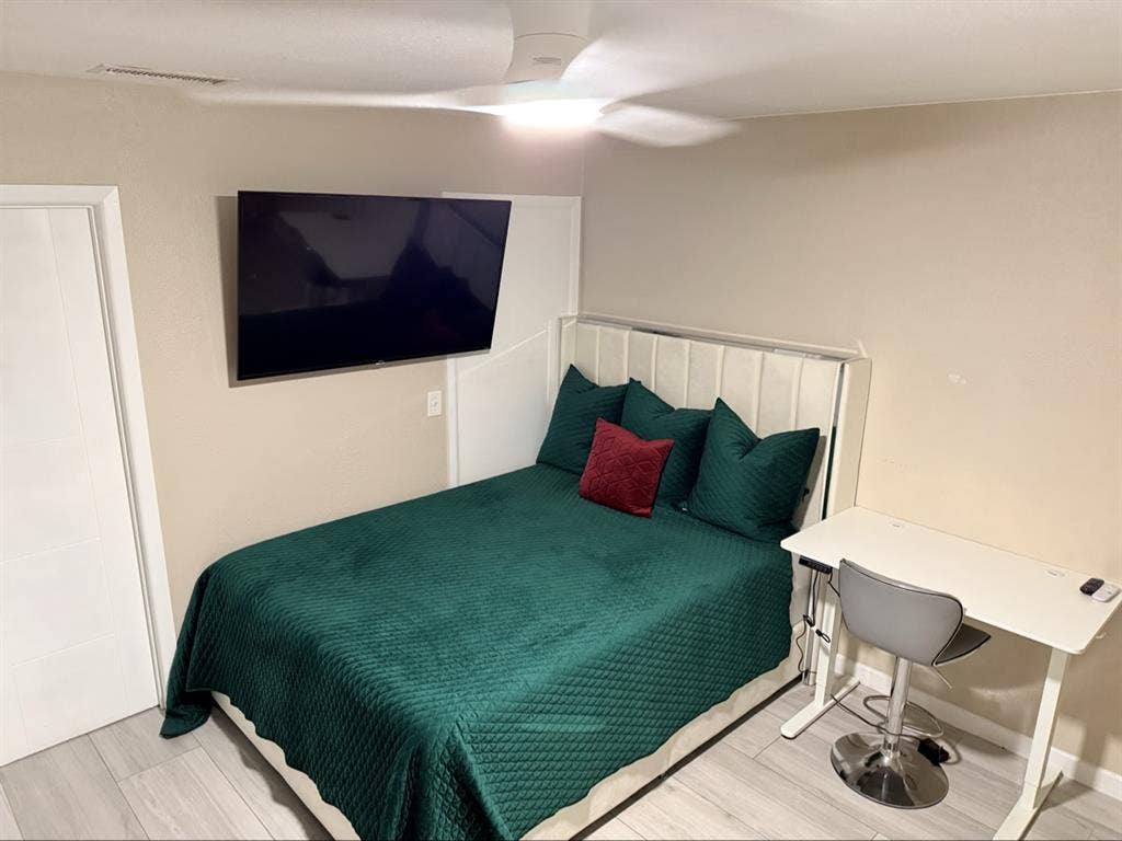 One bed room and private bathroom