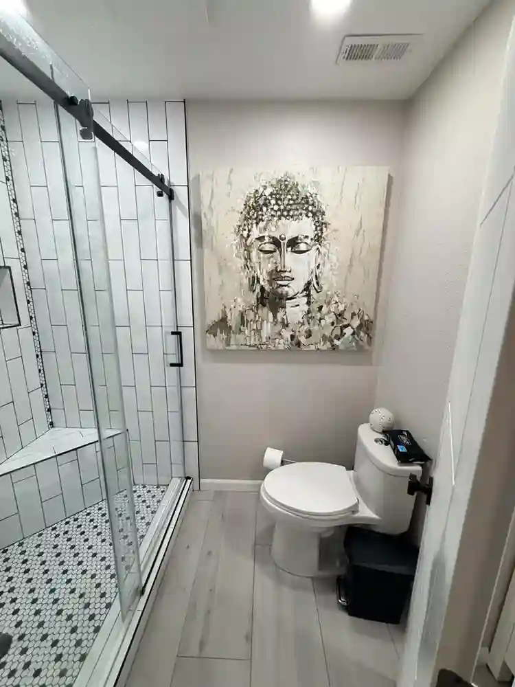 One bed room and private bathroom
