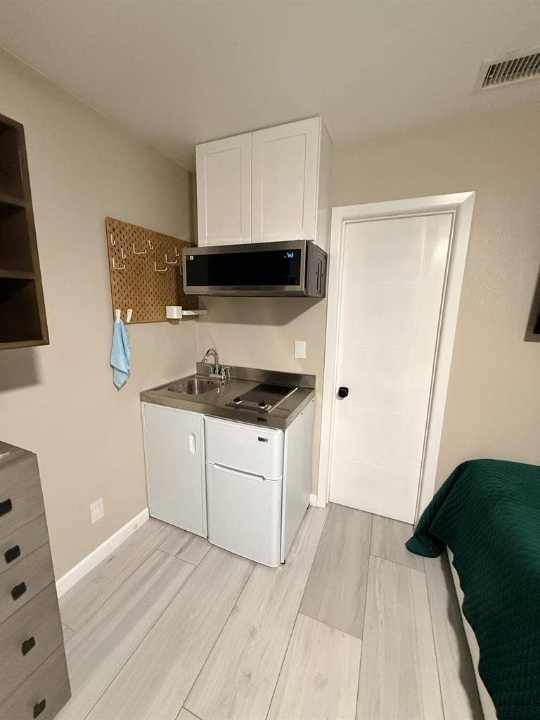 One bed room and private bathroom