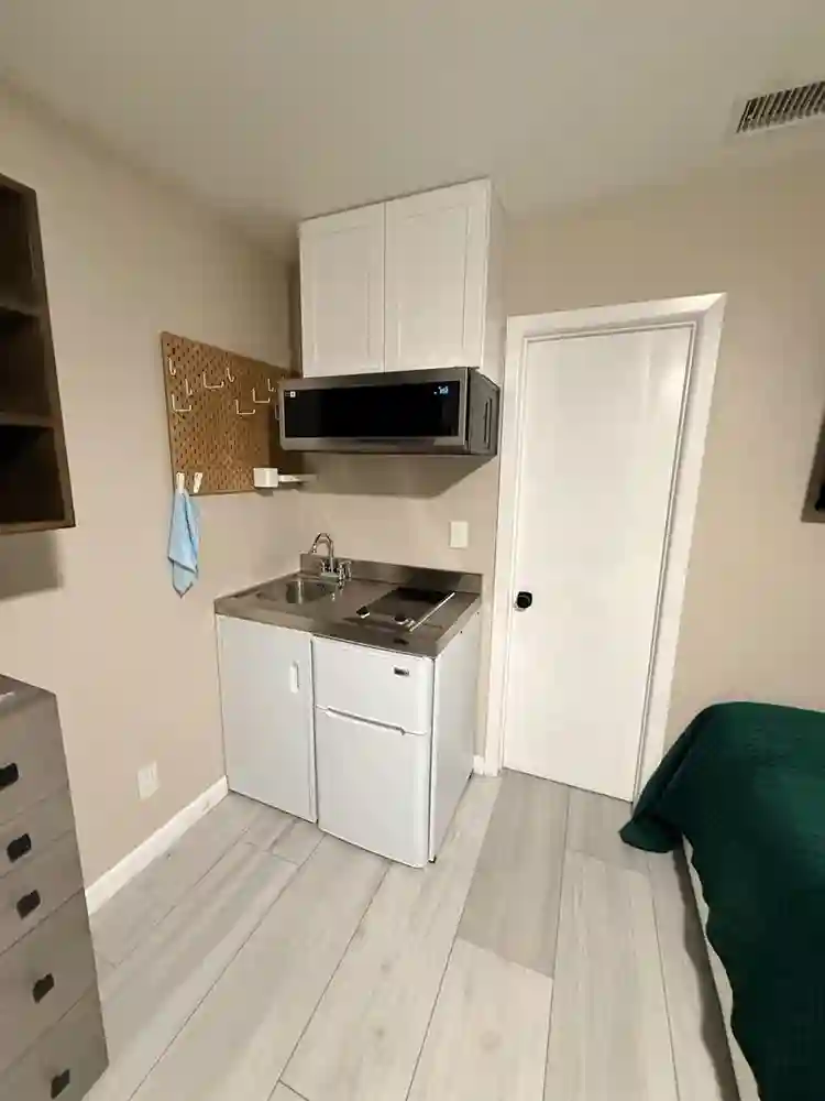 One bed room and private bathroom