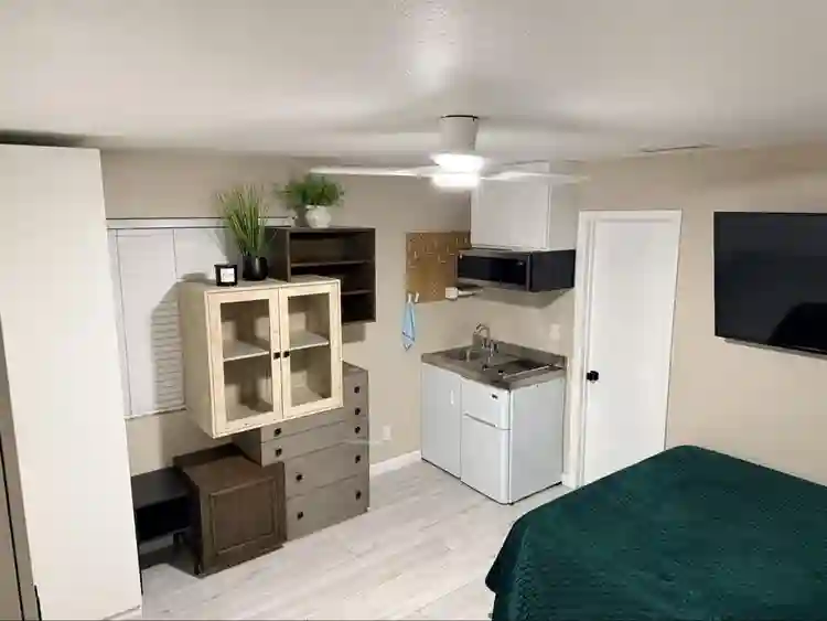 One bed room and private bathroom