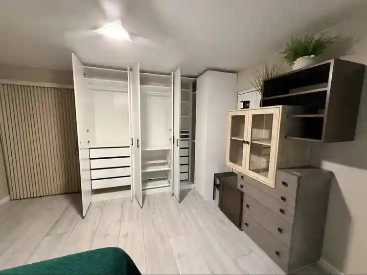 One bed room and private bathroom