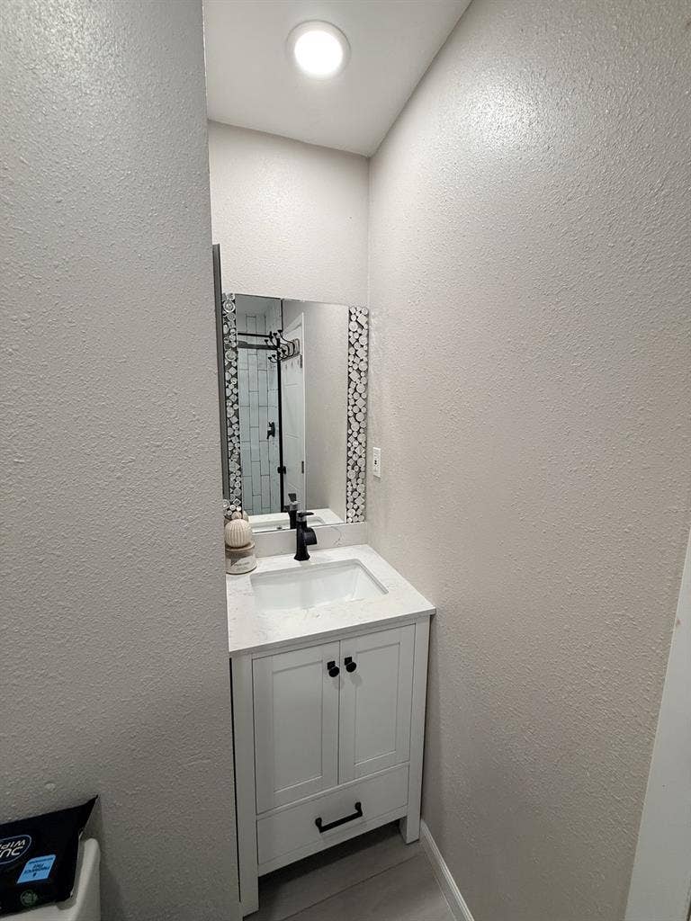 One bed room and private bathroom