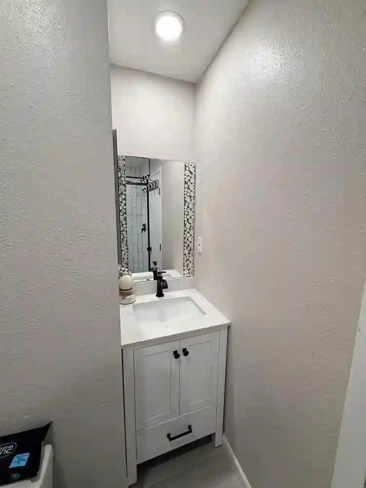 One bed room and private bathroom