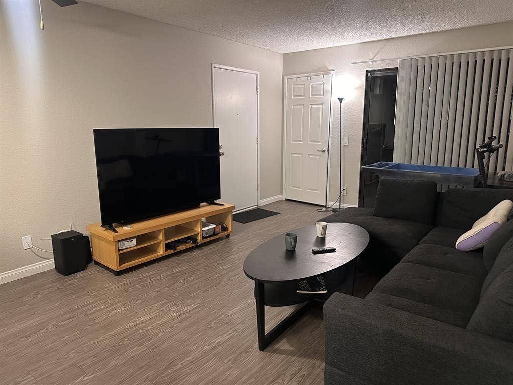 Roommate needed in Northridge