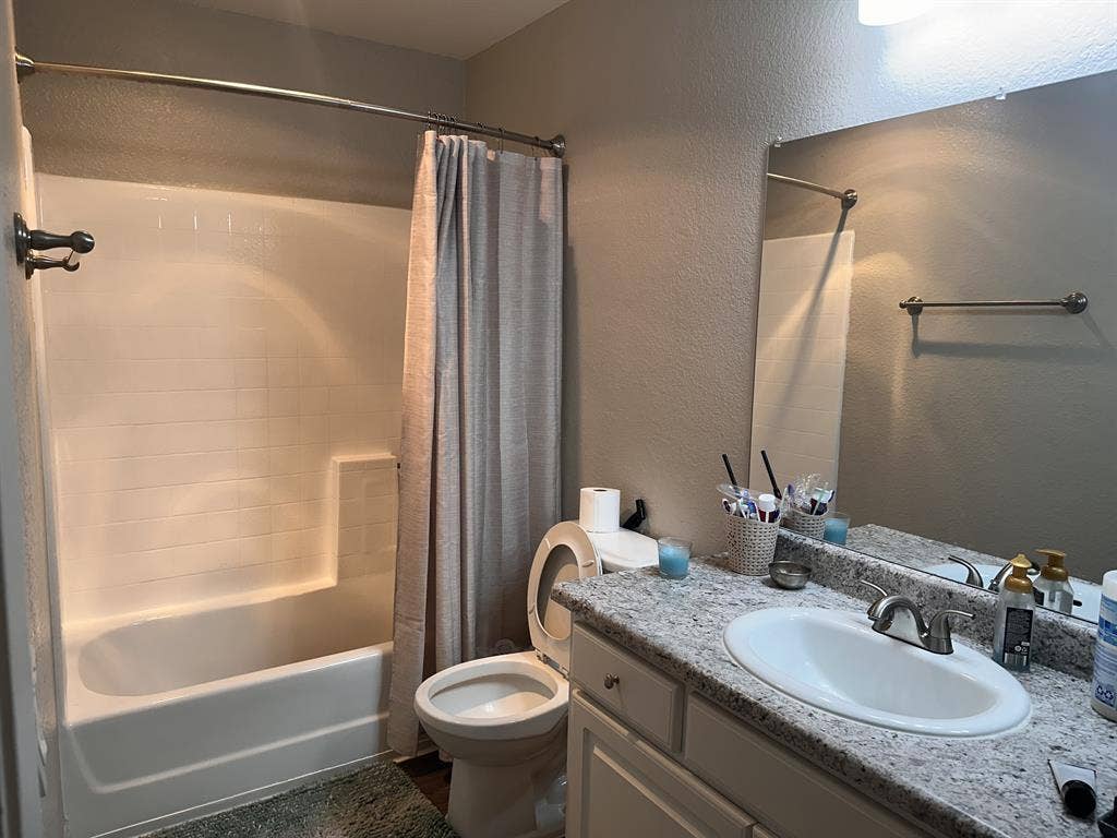 Roommate needed in Northridge