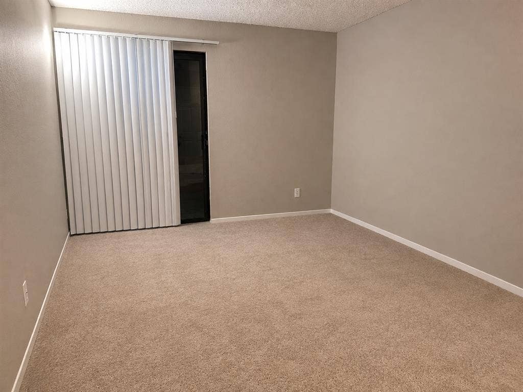 Roommate needed in Northridge