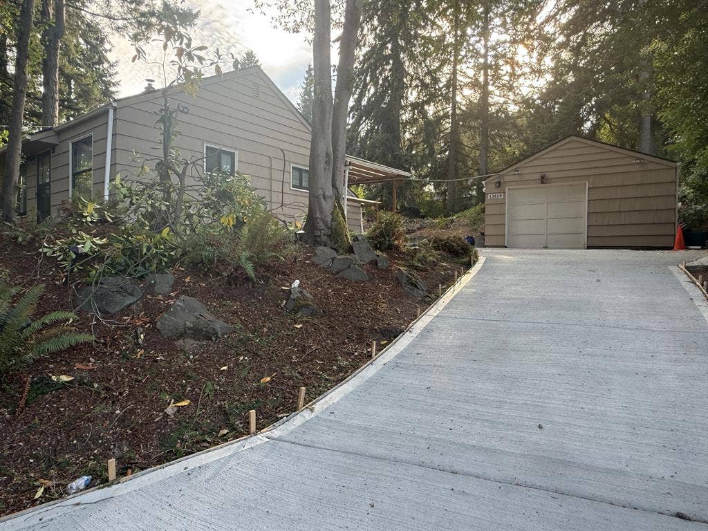 3 bed 1 bath Home in Burien
