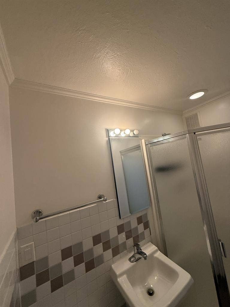 3 bed 1 bath Home in Burien