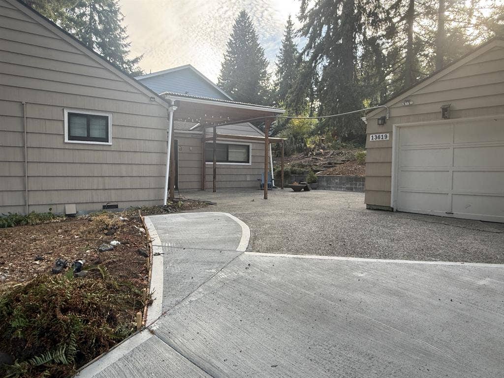 3 bed 1 bath Home in Burien