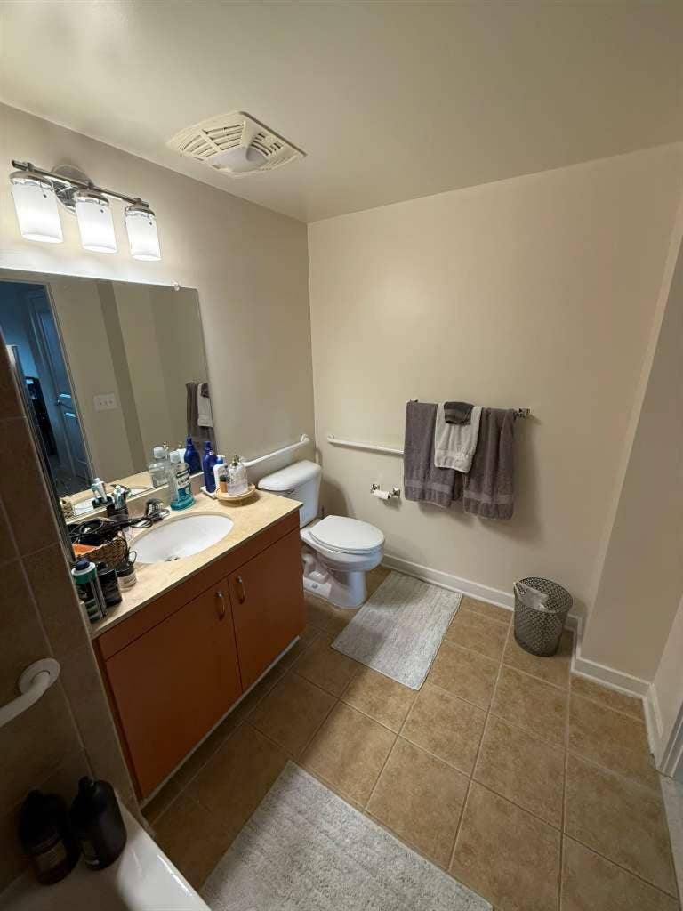 Large Room w/ private bathroom DC