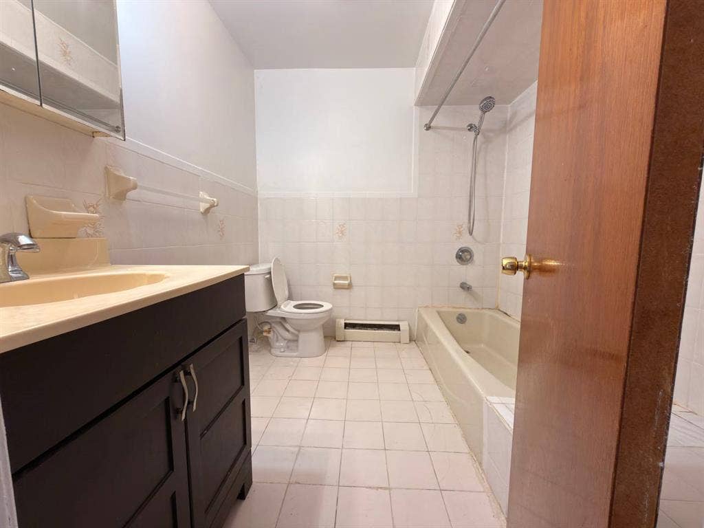 🏡 Spacious 3-Bedroom Apartment