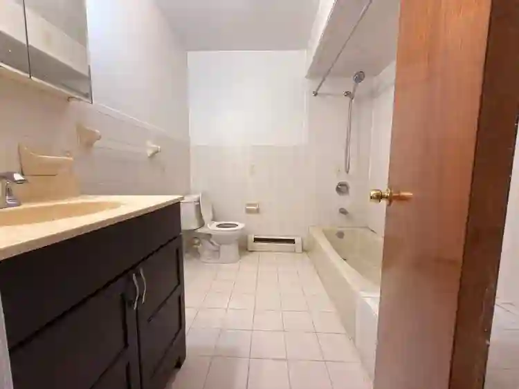 🏡 Spacious 3-Bedroom Apartment