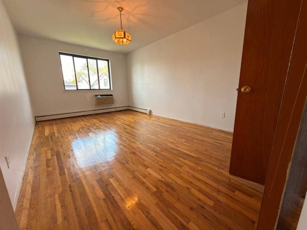🏡 Spacious 3-Bedroom Apartment