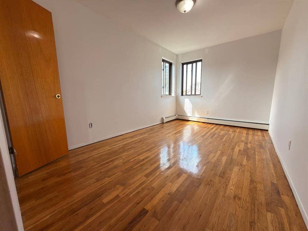🏡 Spacious 3-Bedroom Apartment