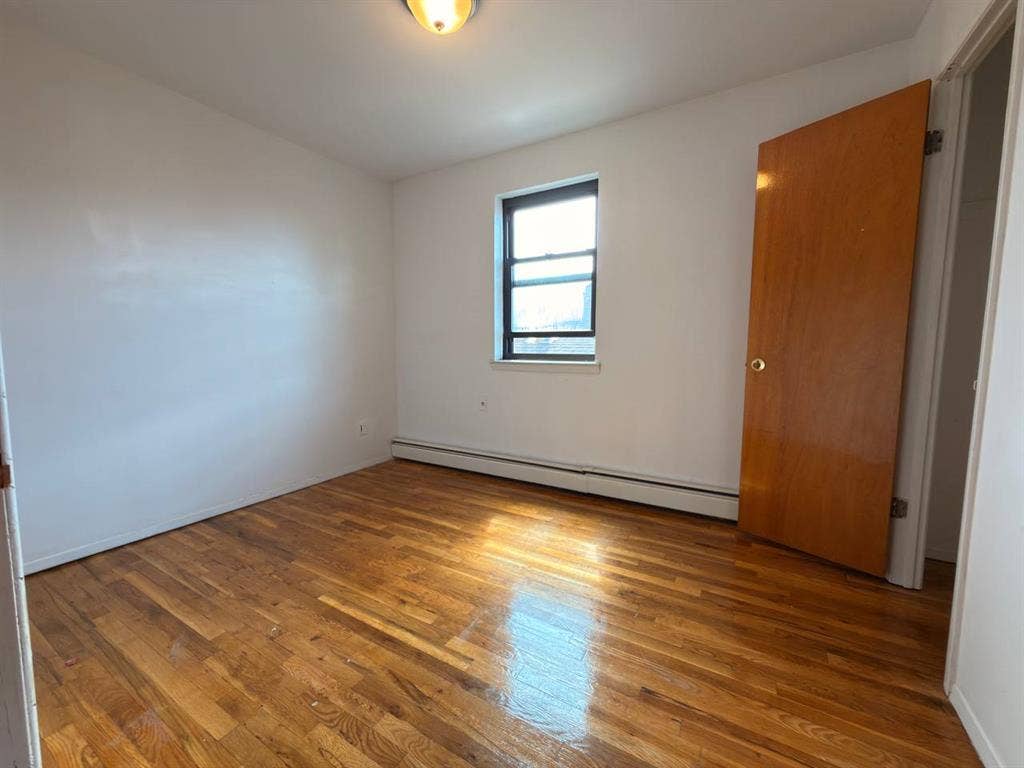 🏡 Spacious 3-Bedroom Apartment